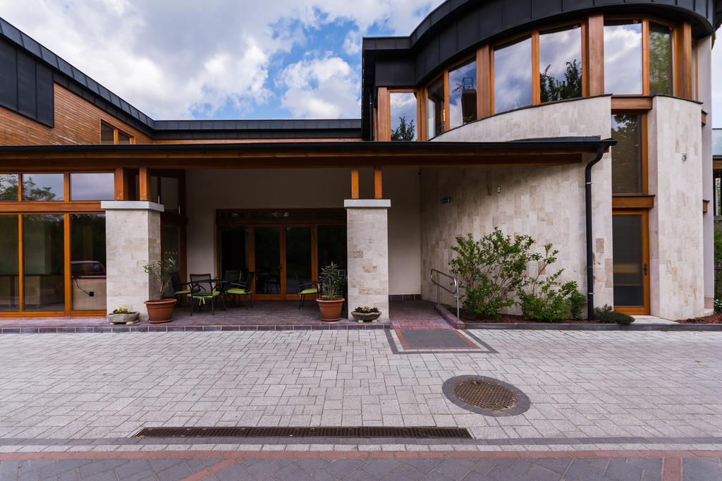 Victoria Garden Hotel Es Etterem Nyíregyháza Eksteriør billede