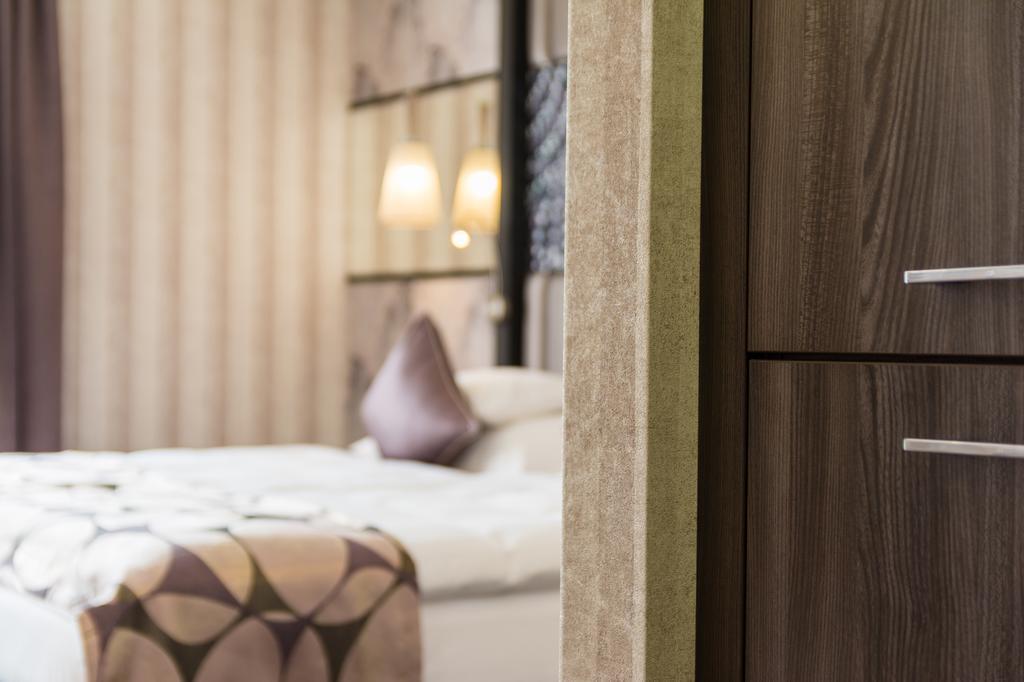 Victoria Garden Hotel Es Etterem Nyíregyháza Eksteriør billede