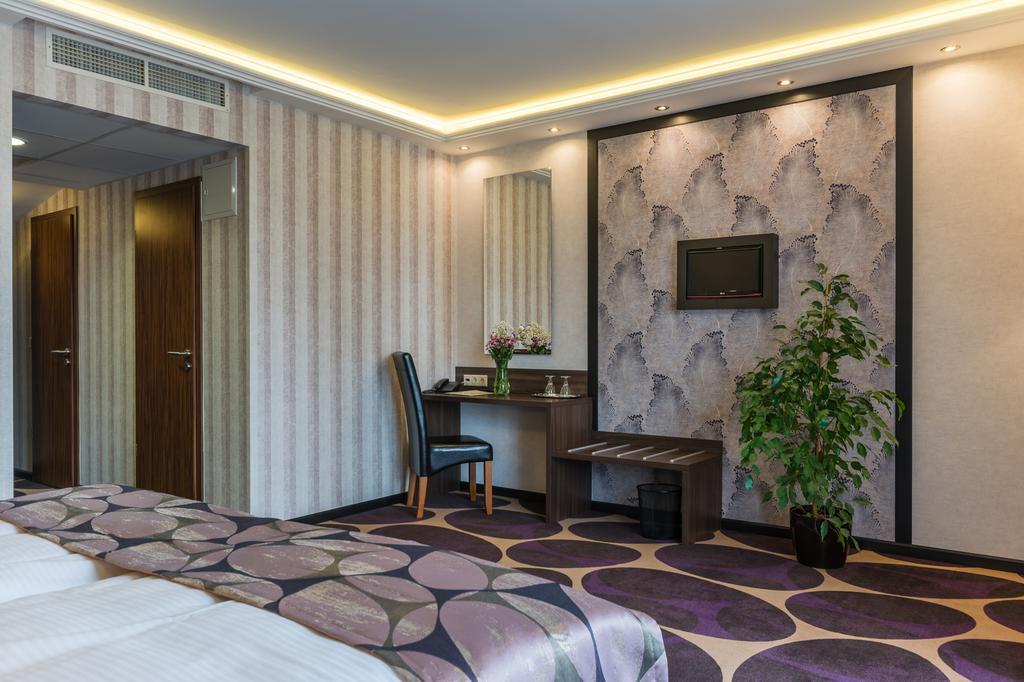 Victoria Garden Hotel Es Etterem Nyíregyháza Eksteriør billede