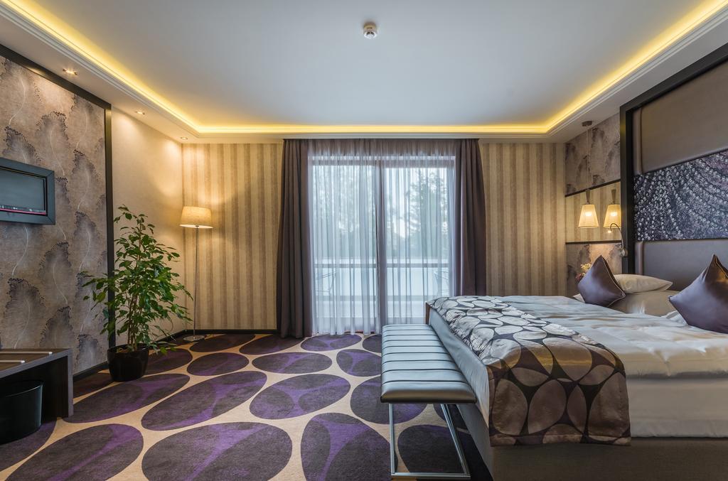 Victoria Garden Hotel Es Etterem Nyíregyháza Eksteriør billede