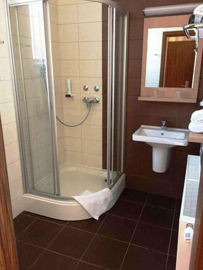 Victoria Garden Hotel Es Etterem Nyíregyháza Eksteriør billede